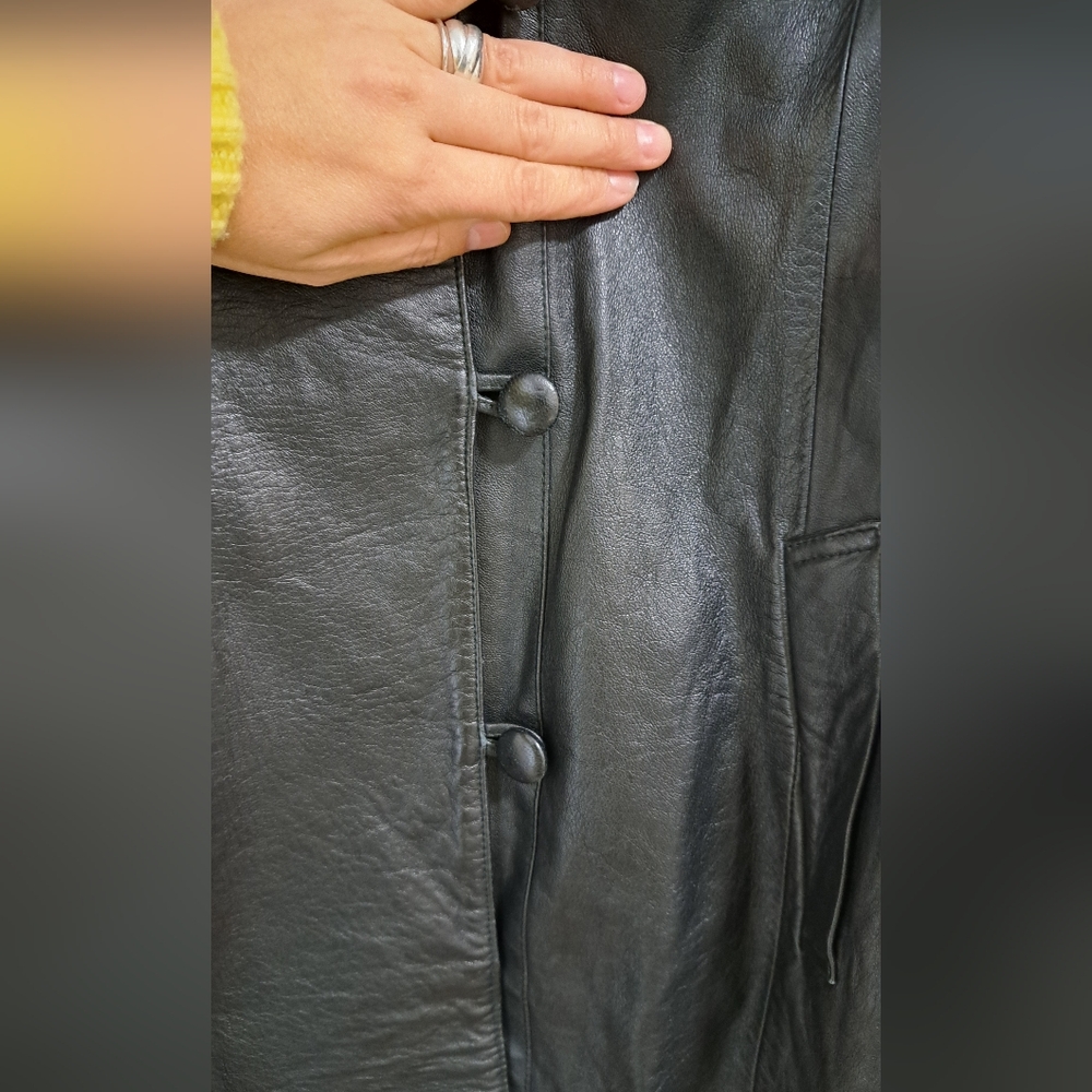 Elegant Black Leather Coat for Women - Picture 2 of 6